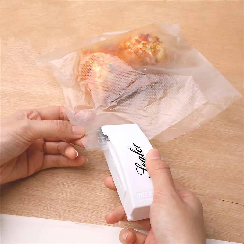 Portable Plastic Bag Sealer - Heat Sealing Kitchen Gadget